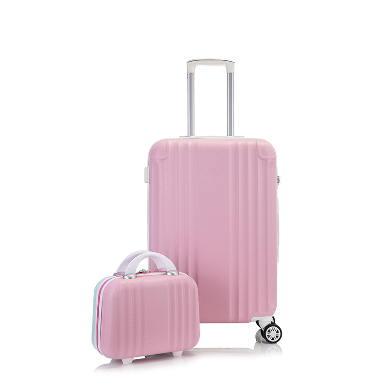 Scratch-resistant suitcase set with spinners