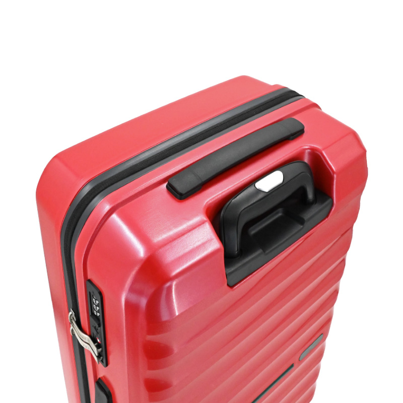Impact-resistant hardside travel luggage
