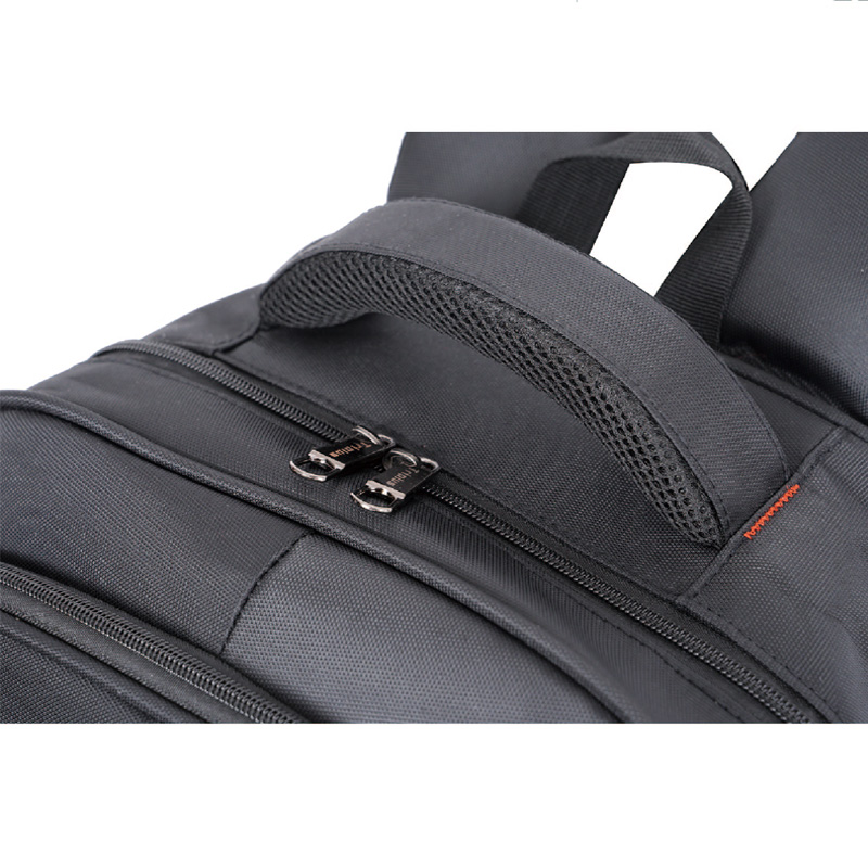 Large capacity lightweight travel bag